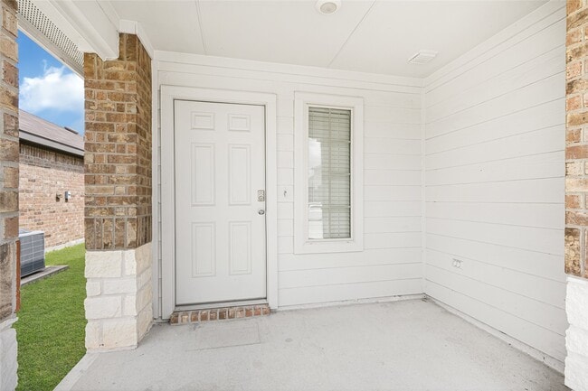 property at 2334 Spruce Clf Ln