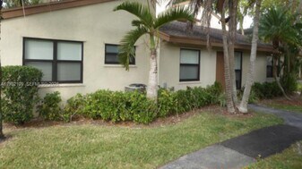 10609 SW 113th Pl in Miami, FL - Building Photo