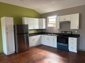 3246 Meadow Ln, Unit 4 in Robstown, TX - Building Photo - Building Photo