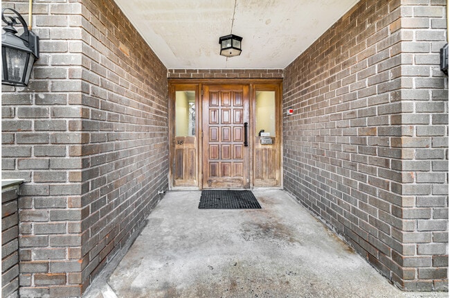 38 Rambling Brook Ln in Glastonbury, CT - Building Photo - Building Photo