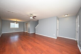 7006 Biton Dr in Houston, TX - Building Photo - Building Photo