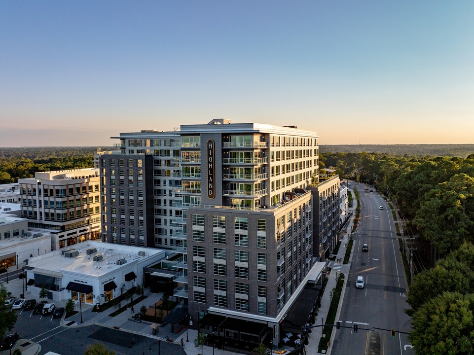 Highland North Hills in Raleigh, NC - Foto de edificio