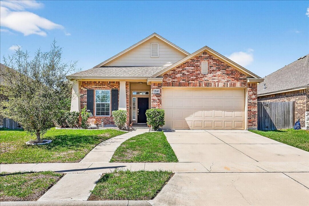 7841 Fort Griffen Dr in Corpus Christi, TX - Building Photo