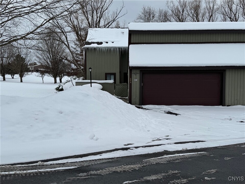 594 Village Blvd N in Baldwinsville, NY - Building Photo