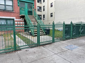 940 E 181st St in Bronx, NY - Building Photo