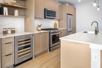 Avalon W Squared in West Windsor, NJ - Building Photo - Building Photo