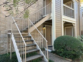 1880 White Oak Dr in Houston, TX - Building Photo