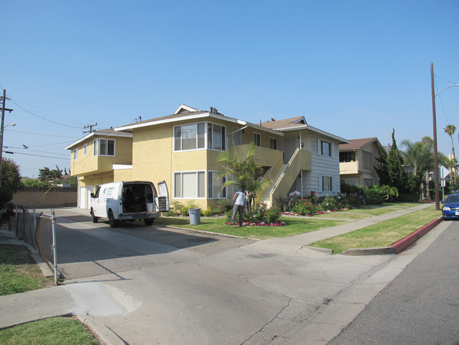 3676 Redondo Beach Blvd in Torrance, CA - Building Photo - Building Photo