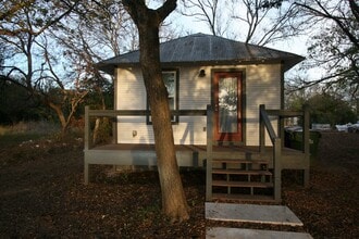 1001 S Main St in Burnet, TX - Building Photo - Building Photo