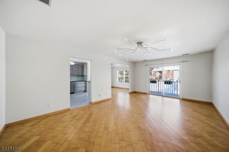 8 Jennifer Dr in East Hanover, NJ - Building Photo - Building Photo