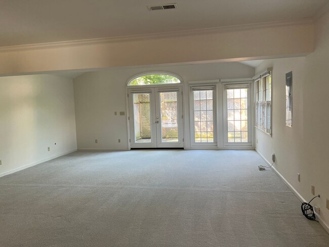 9819 Dominion Forest Cir in Fredericksburg, VA - Building Photo - Building Photo