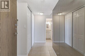 250 Scarlett Rd in Toronto, ON - Building Photo - Building Photo