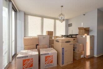 200 W Grand Ave in Chicago, IL - Building Photo - Building Photo