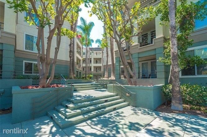 2243 Martin in Irvine, CA - Building Photo