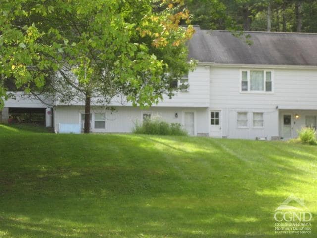 525 Lake Rd in Pine Plains, NY - Building Photo - Building Photo