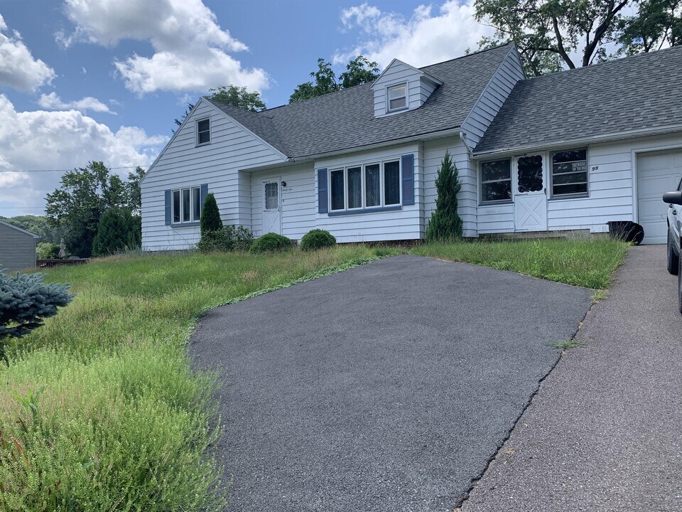 99 Davenport St in Dallas, PA - Building Photo