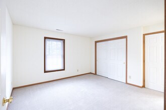 Foxwood Crossing Apartments in Greenfield, WI - Building Photo - Interior Photo