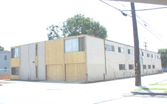 Harbor Garden Apartments in Long Beach, CA - Building Photo - Building Photo