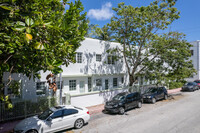 Park Front Apartments in Miami Beach, FL - Building Photo - Building Photo