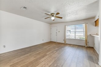 217 Lazy Ln in Conroe, TX - Building Photo - Building Photo