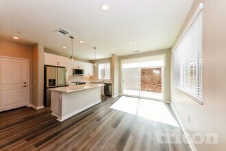 1762 Taylor Ave in Corona, CA - Foto de edificio - Building Photo