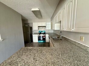 6534 Briar Glade Dr in Houston, TX - Building Photo - Building Photo