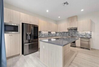 182 Velocity Way in San Jose, CA - Building Photo - Building Photo