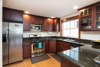 5228 Brooklyn Ave NE in Seattle, WA - Building Photo - Building Photo