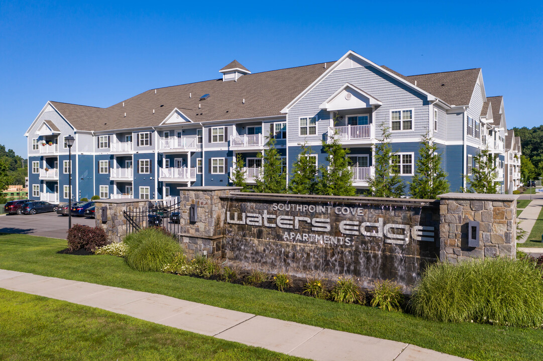 Waters Edge Apartments in Webster, NY - Building Photo