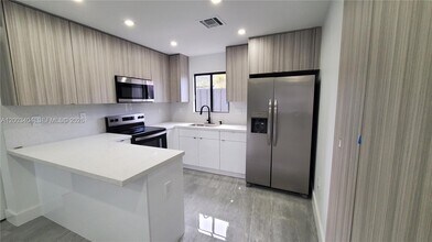 40 SW 34th Ave in Miami, FL - Building Photo - Building Photo