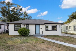 211 37th St S in St. Petersburg, FL - Building Photo