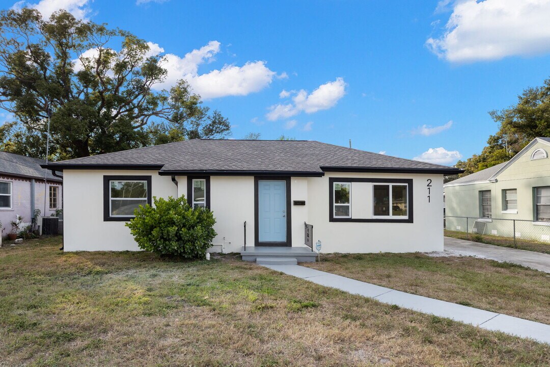 211 37th St S in St. Petersburg, FL - Building Photo