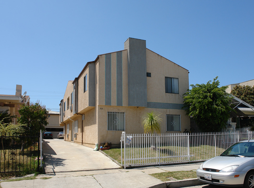 331 N Serrano Ave in Los Angeles, CA - Foto de edificio