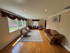 29 Eastview Dr in Valhalla, NY - Building Photo - Building Photo