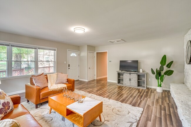 185 Lawndale Ave in Hillsborough, NC - Building Photo - Building Photo