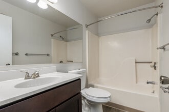 One Central in Newport News, VA - Foto de edificio - Interior Photo