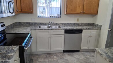 1302 Deer Springs Rd in Port Orange, FL - Building Photo - Building Photo