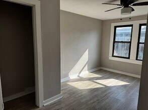 233 Blevins St in Corpus Christi, TX - Building Photo - Building Photo