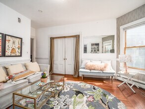 318 Beacon St, Unit 1 in Somerville, MA - Building Photo - Building Photo