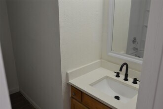 6343 Glenhagen Dr in Houston, TX - Building Photo - Building Photo