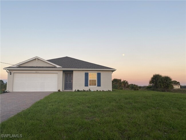 8015 Mangrove Cir in La Belle, FL - Building Photo - Building Photo