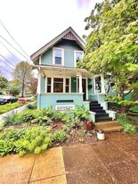 1838 SE Oak St, Unit B in Portland, OR - Building Photo