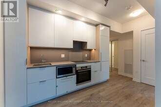 28-828 Freeland St in Toronto, ON - Building Photo - Building Photo