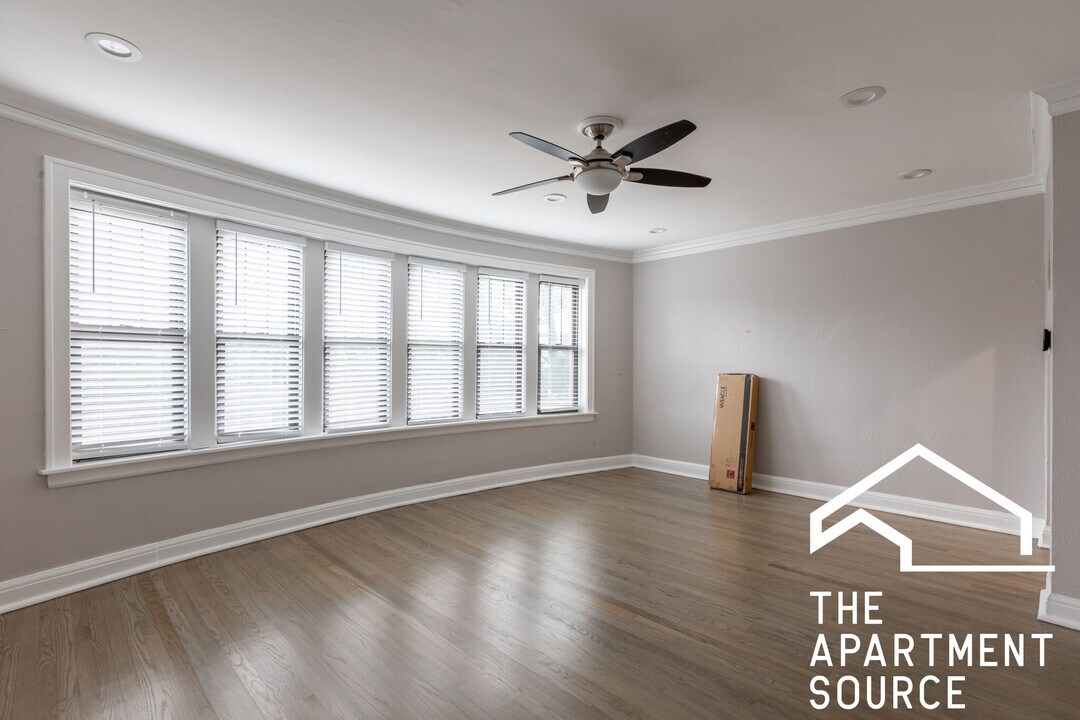 2240 N Sawyer Ave, Unit 2 in Chicago, IL - Building Photo