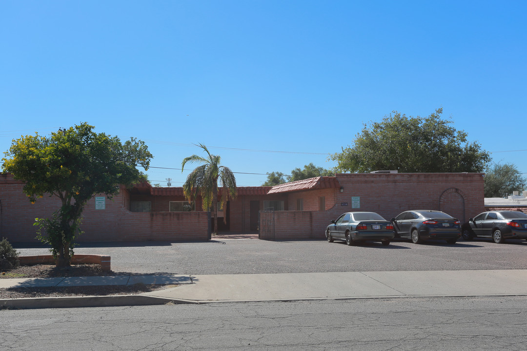 4710 E 4th St in Tucson, AZ - Building Photo