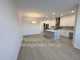 45 Creekview Mnr SW in Calgary, AB - Building Photo