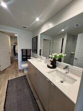 2460 NE 188th St, Unit 522 in Miami, FL - Foto de edificio - Building Photo