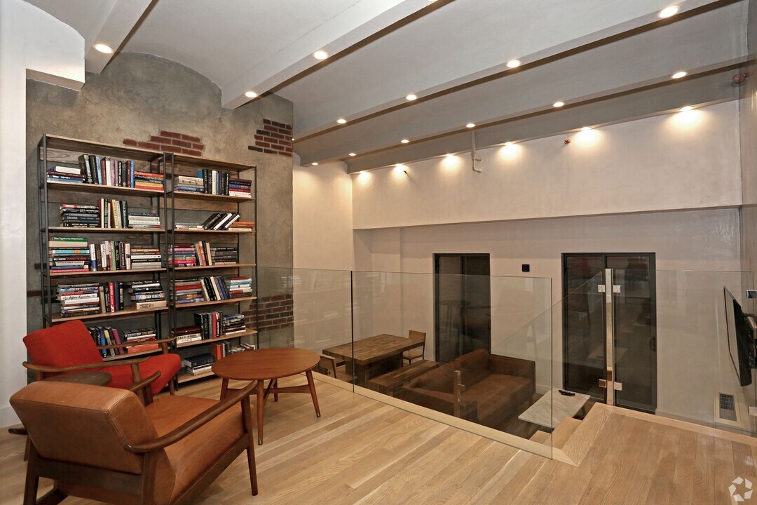 112 E 36th St, Unit 2 in New York, NY - Building Photo