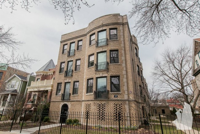property at 4836 N Paulina St