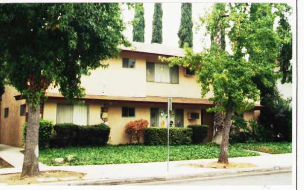 349 N Vecino in Covina, CA - Foto de edificio - Building Photo